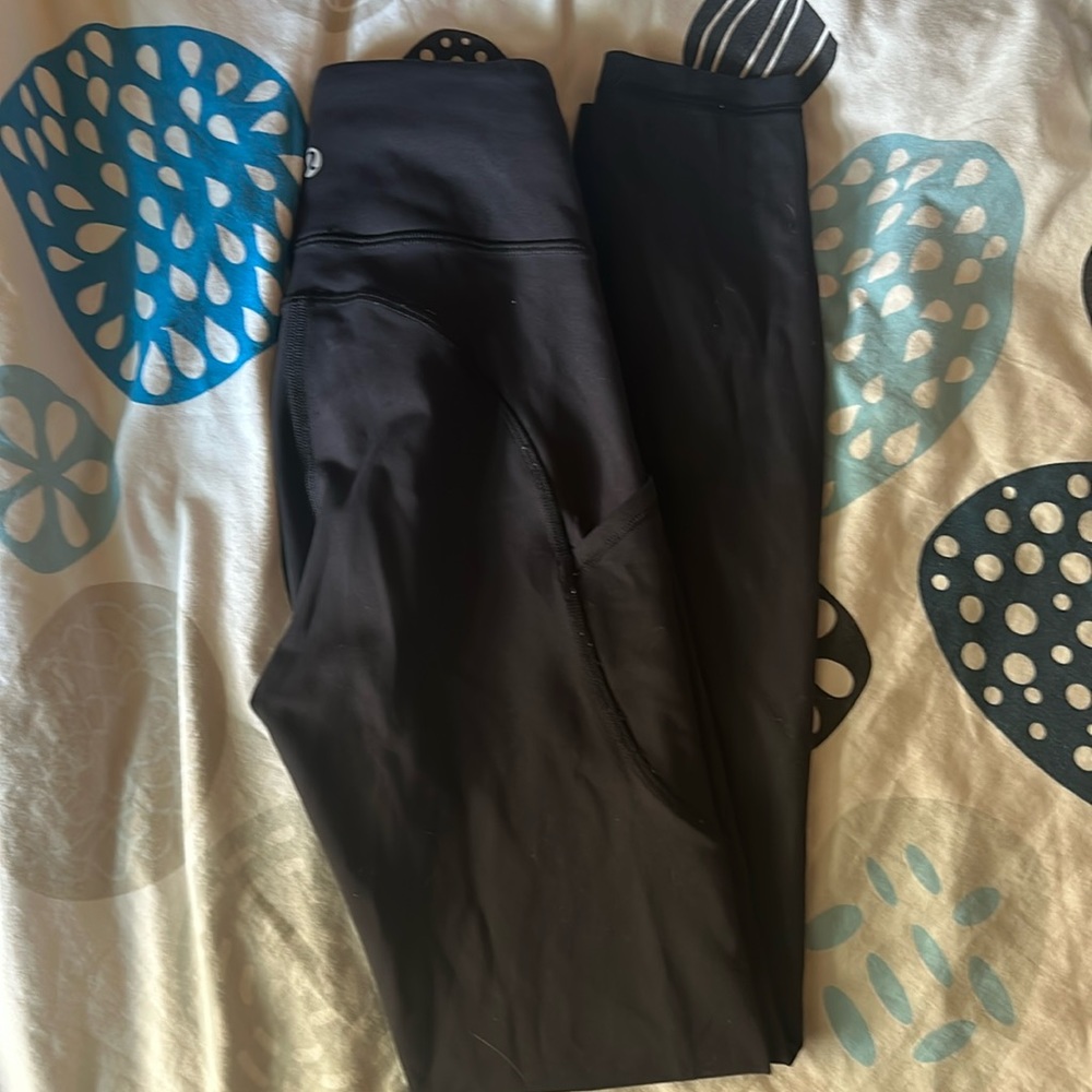 Size 0 lululemon leggings with pockets